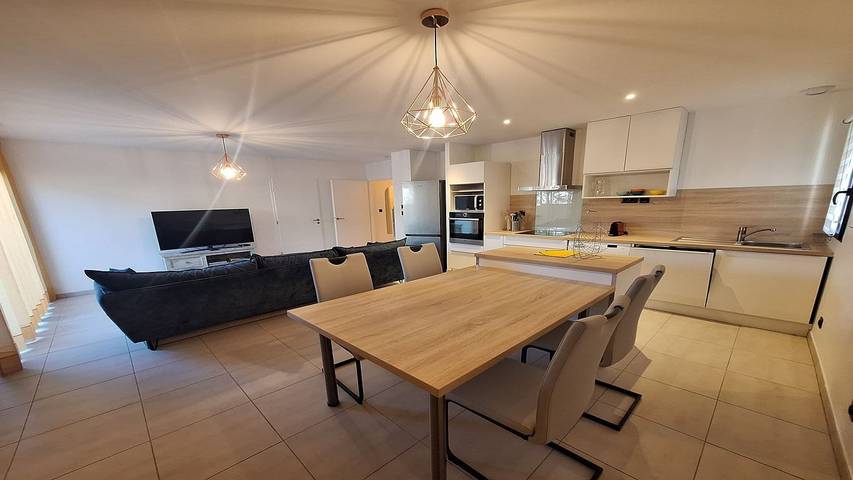 Gîte pour 4 personnes, avec Terrasse et Jardin dans Plage Des Elephants - 4