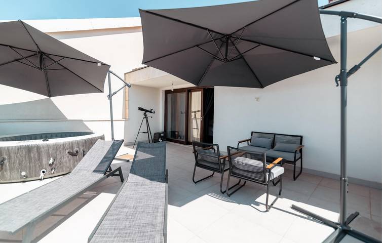 Apartamento vacacional entero, Apartamento frente al mar con terraza, wifi y cocina - A 600 m de la playa in Grljevac (Podstrana), Podstrana
