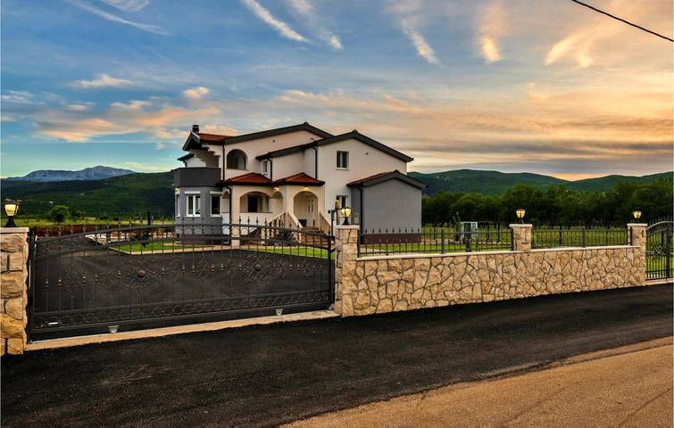 Holiday home for 15 people, with terrace and pool as well as sauna and hot tub - 1