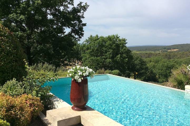 Location de vacances pour 20 personnes, avec jardin à Barjols