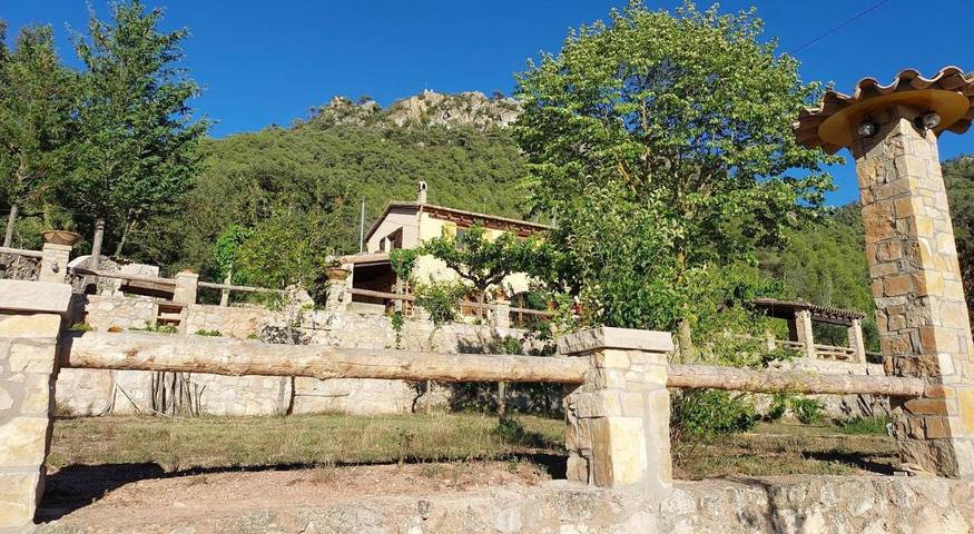 Casa rural para 8 personas, con vistas además de jardín y piscina en Mont Blanc (Tarragona) - 2
