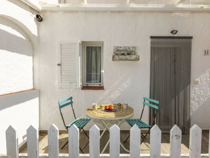 Gîte pour 4 personnes, avec jardin à Calafat - 2