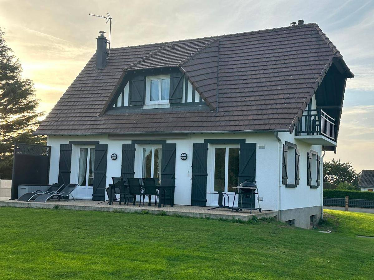 Three-Bedroom House in Guilmécourt, Région de Dieppe