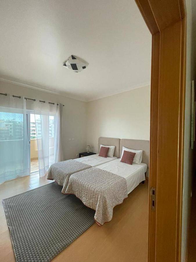 Villa für 8 Personen, mit Ausblick und Pool sowie Garten in Lagos - 4