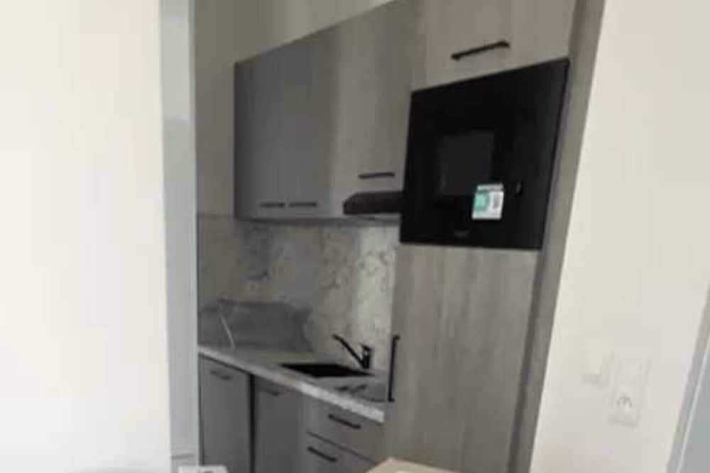 Entire apartment, Elegant Appt - 1Bdr/2P - Near Paris & La Défense in Suresnes, Hauts-de-Seine