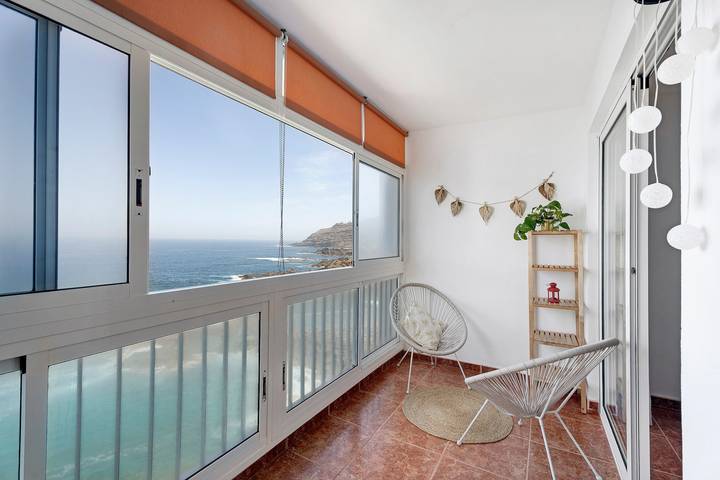 Apartamento entero, Apartamento de vacaciones 'Apartamento Luna' con vistas al mar, terraza privada y Wi-Fi in Mesa del Mar, Tacoronte