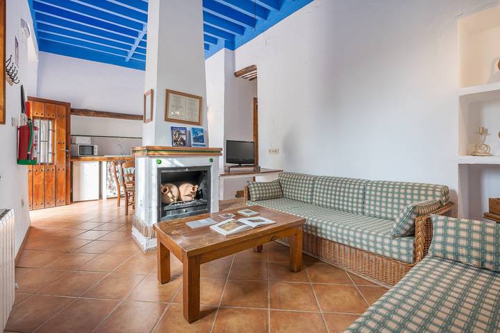 Entire apartment, Apartment 'Apartamento La Cuadra' with Mountain Views, Shared Pool, and Wi-Fi in Cumbres Verdes, La Zubia