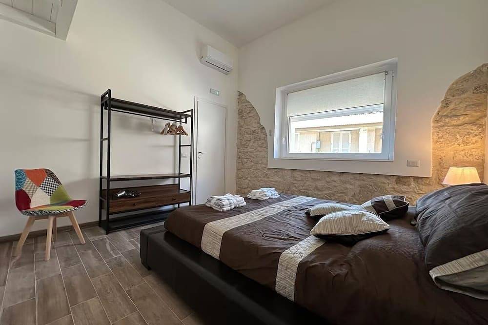 Ganze Wohnung, Fully furnished, small apartment in the historic center of Modica. in Modica (dorf), Modica