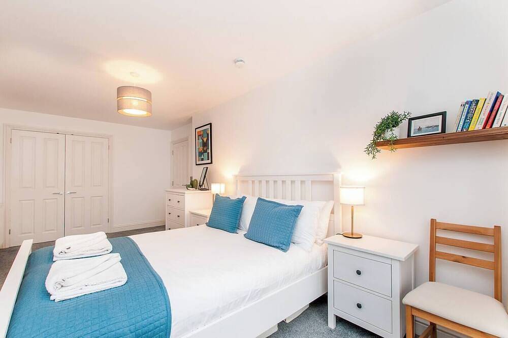 Entire apartment, Ground Floor Garden Apartment Walpole Bay Margate in Botany Bay, Kent