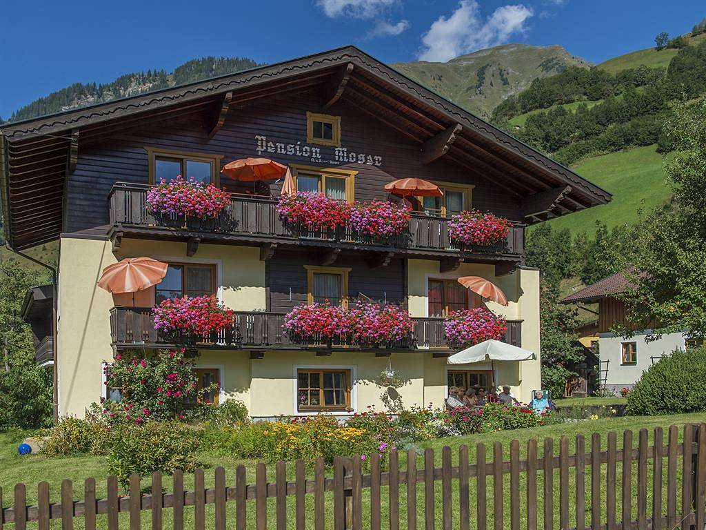 Doppelzimmer mit Sofa und  mit Dusche, Wc in Rauris, Ski Amadé