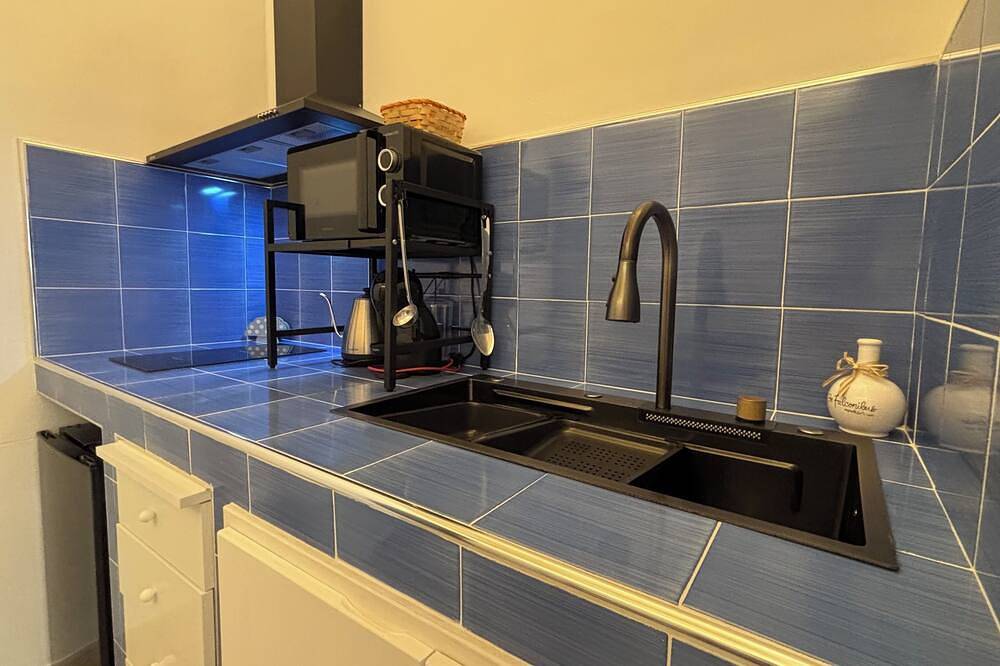 Camera Il Vico – Charming Historic Room with Kitchenette, Sleeps 4 in Pulsano, Golfo de Tarento