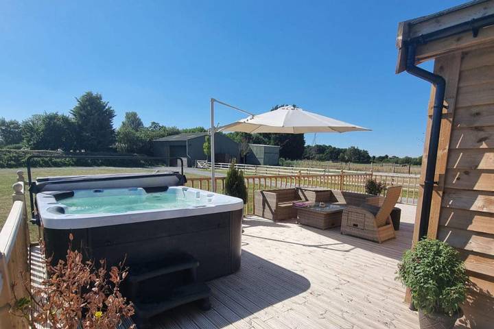 Cottage for 8 people, with garden and lake view, with pets in Yorkshire