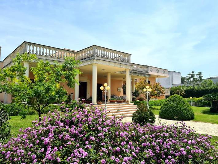 Location de vacances pour 5 personnes, avec vue et jardin, animaux acceptés à Calimera