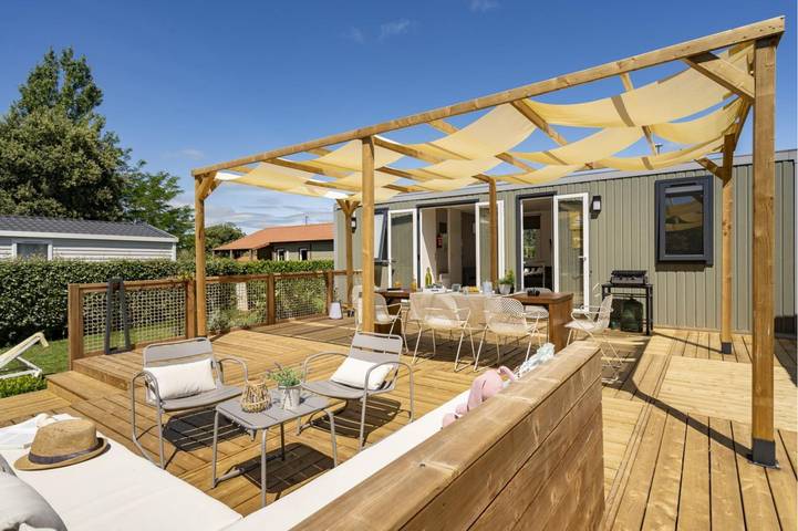 Mobil home pour 10 personnes, avec jardin ainsi que piscine et terrasse, animaux acceptés à Saint-Crépin-et-Carlucet - 3