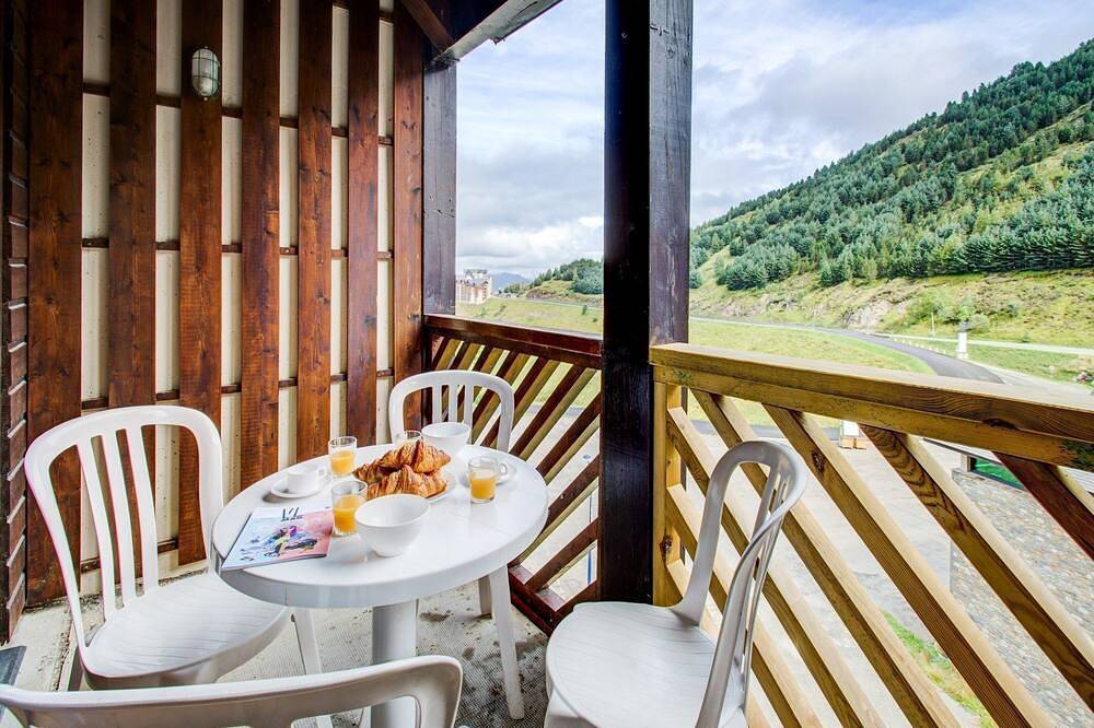 Entire apartment, Studio sympa et équipé au pied des pistes in Germ, French Pyrenees