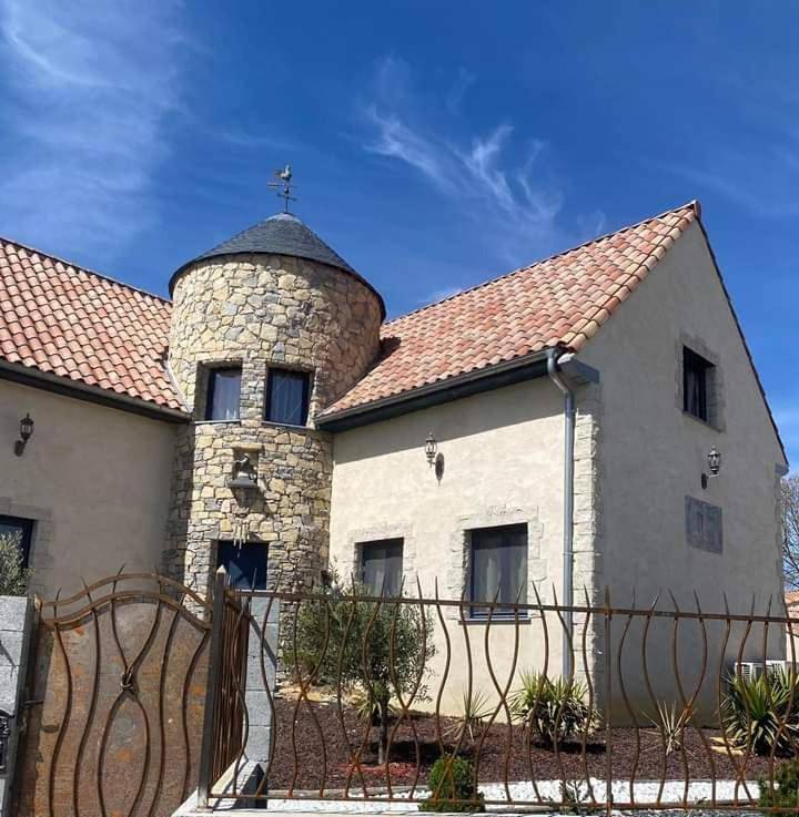 Il piccolo castello in Méjannes-lès-Alès, Région d'Alès