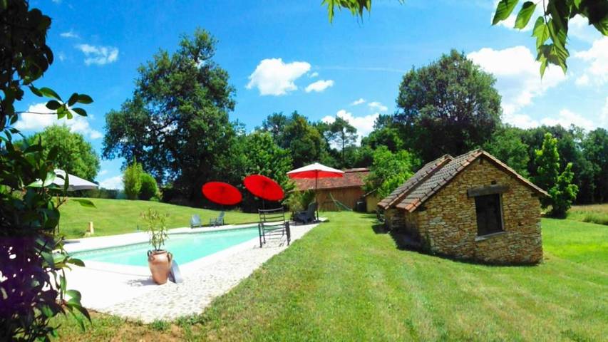 Location de vacances pour 4 personnes, avec Terrasse et Jardin ainsi que Piscine et Vue à Simeyrols
