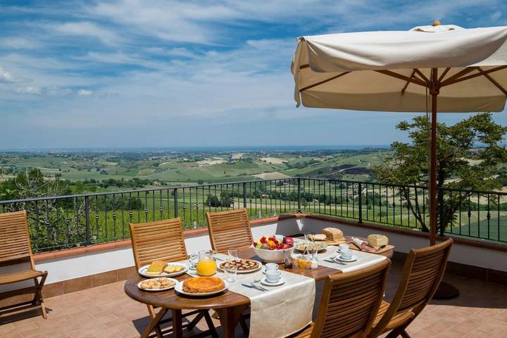 Chambre d’hôte pour 3 personnes, avec Terrasse ainsi que Jardin et Vue dans Gesso