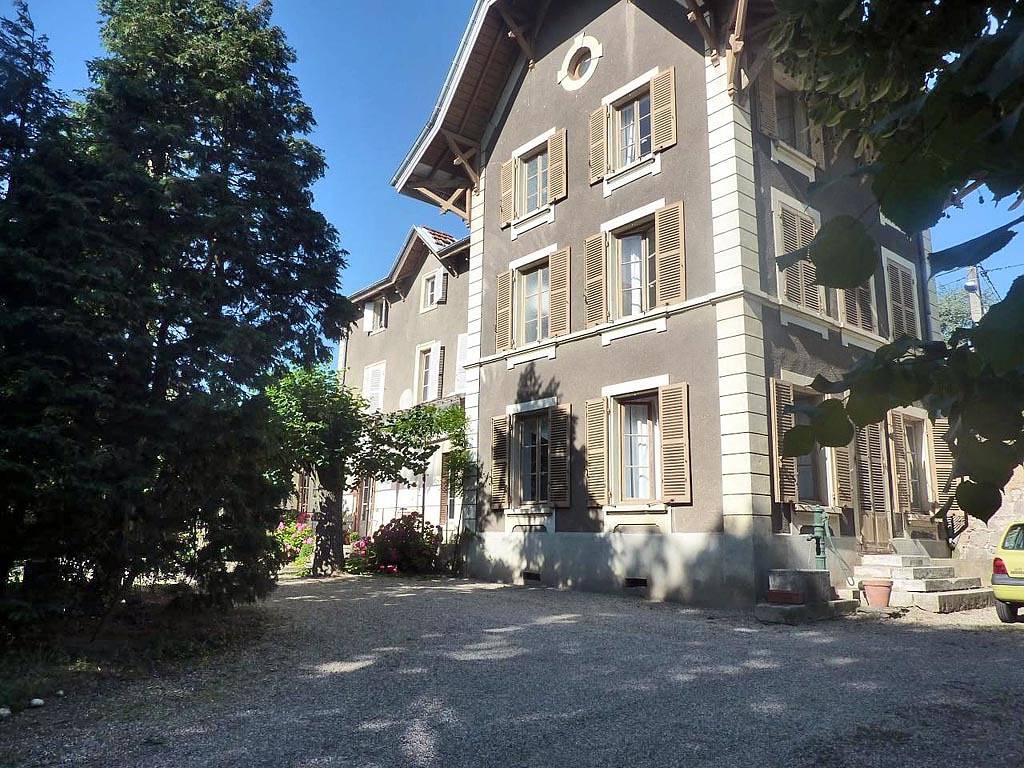Villa Cazot - Chambre aux écureuils in Saint-Genis-Laval, Rhône