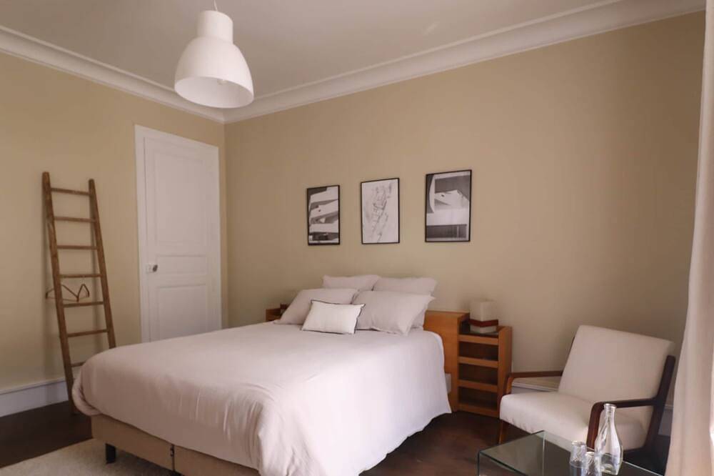 Chambre Siza - Salle d'eau privée in Montbron, Charente