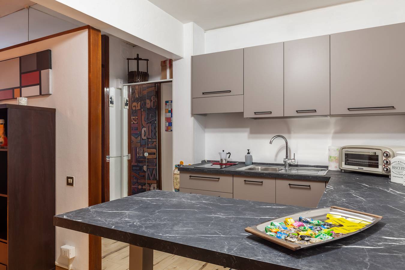 Appartement entier, Appartement "La Casina al Mare Vista Pineta" avec A/C & Wi-Fi in Marina di Carrara, Carrare