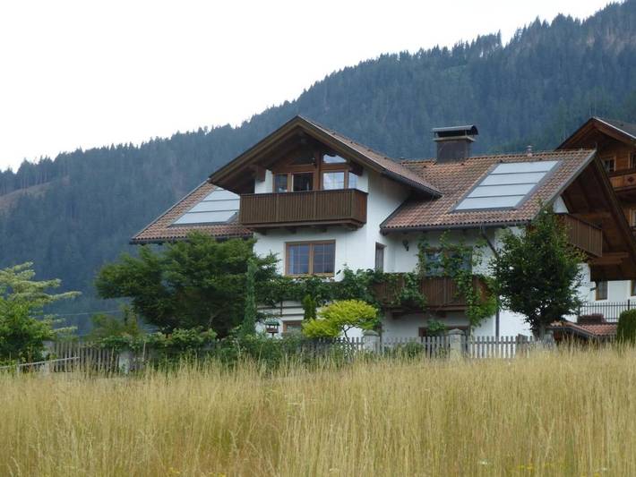 Ferienwohnung für 4 Personen, mit Balkon und Terrasse sowie Garten und Ausblick