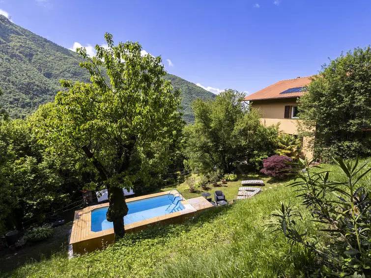 Casa 16 Persone in Comune di Pisogne, Alpi dell'Adamello e della Presanella