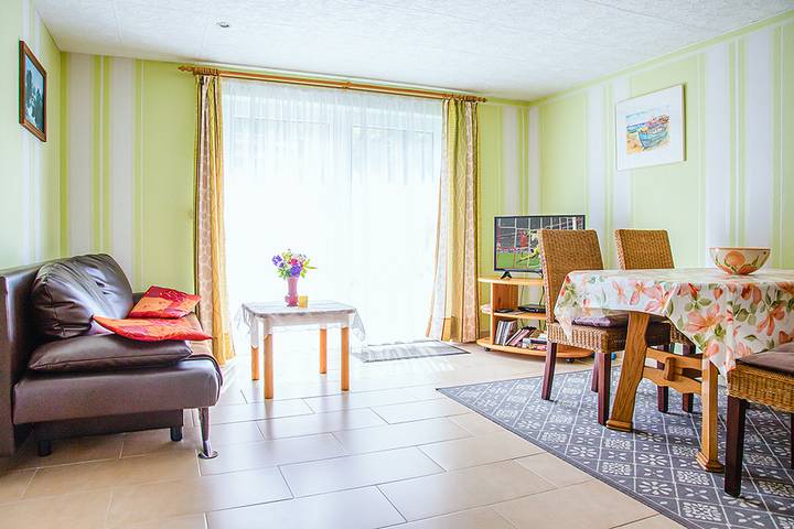 Ferienhaus für 5 Personen, mit Terrasse und Garten in Benz - 4