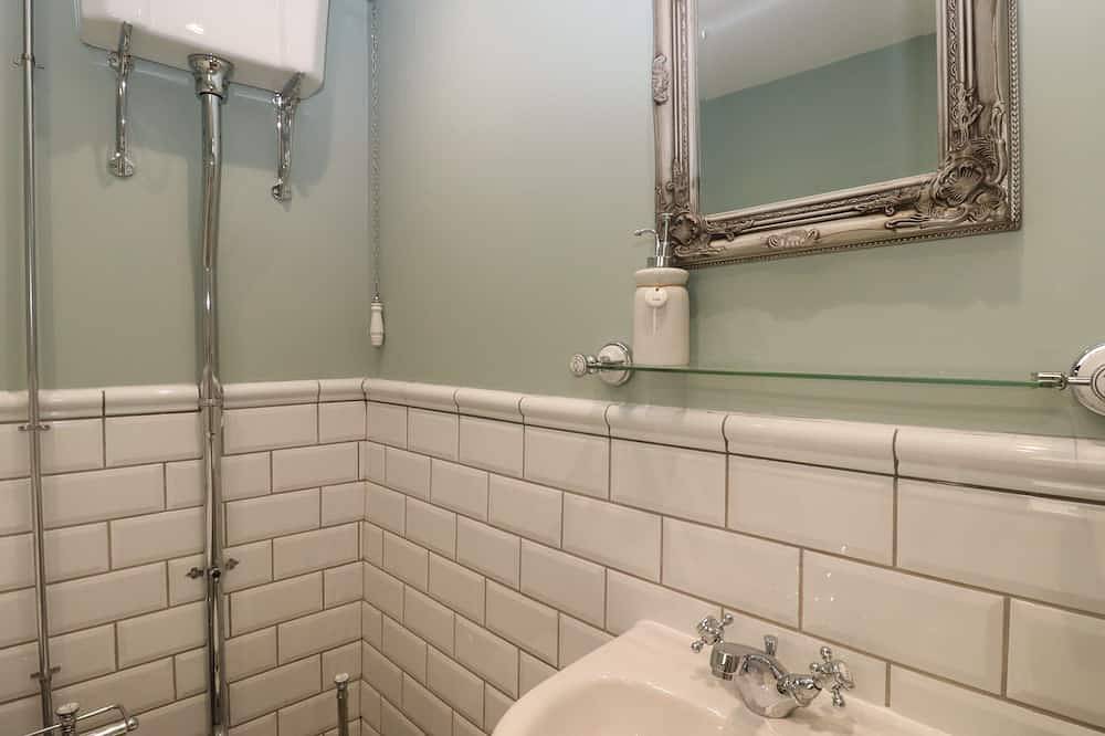 Star Cottage, pet friendly, character holiday cottage in Eastbourne in Eastbourne, East Sussex