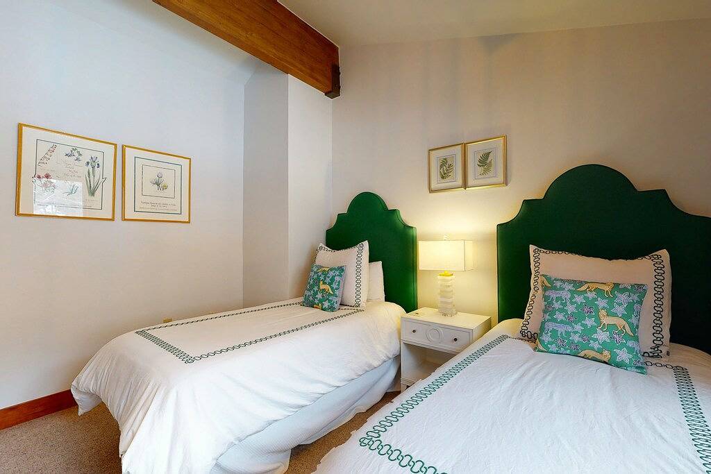 Ganze Wohnung, Chic Mountain View Condo w / Luxus endet - in der Nähe von Skifahren, auf Buslinie! in Eagle-Vail, Beaver Creek