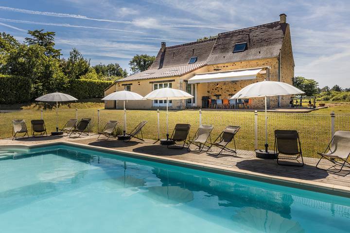 Gîte pour 12 personnes, avec Piscine à Nabirat