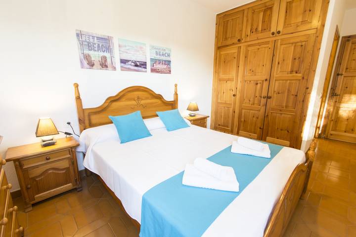 Appartement entier, Appartement de vacances pour 6 personnes avec balcon in Cala Galdana, Côte de Minorque