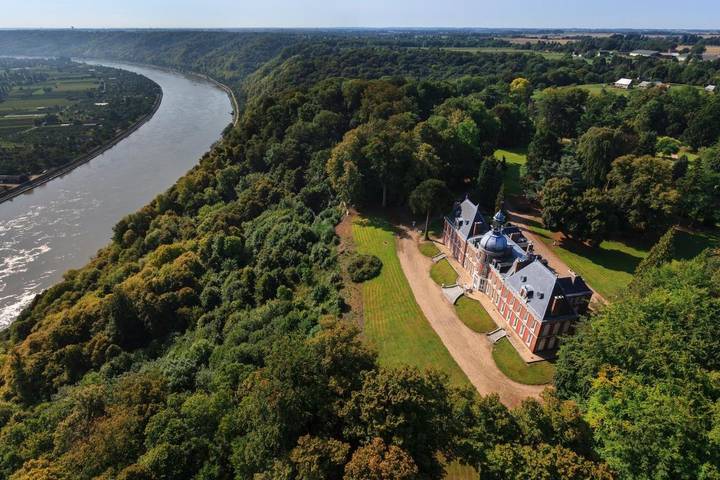 Chambre d’hôte pour 2 personnes, avec Jacuzzi et Terrasse ainsi que Jardin et Sauna