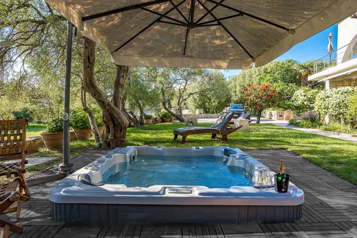 Studio für 2 Personen, mit Balkon und Whirlpool sowie Terrasse und Garten in Banjol - 2