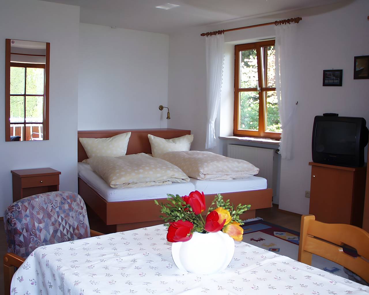 Ganze Wohnung, Ferienwohnung '1' mit Gemeinschaftsgarten, Balkon und Wi-Fi in Wasserburg (Bodensee), Bayerisch Schwaben