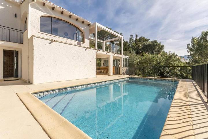 Casa rural para 8 personas, con terraza además de piscina y jardín en Orba