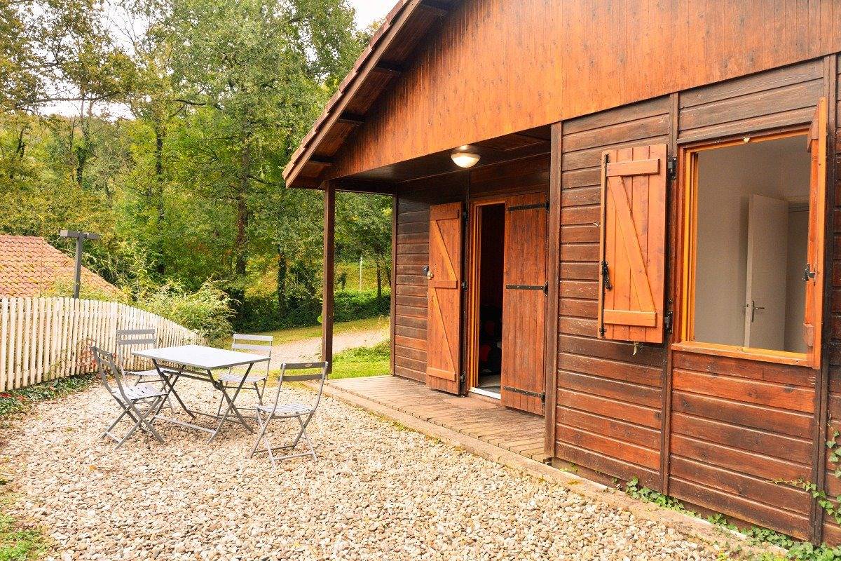 Chalet plain pied, dans la vallée du Tarn à 200 m de la rivière in Bellegarde-Marsal, Région d'Albi