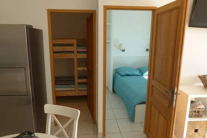 Gîte pour 6 personnes, avec terrasse dans Plage du Débarquement (La Croix-Valmer) - 2