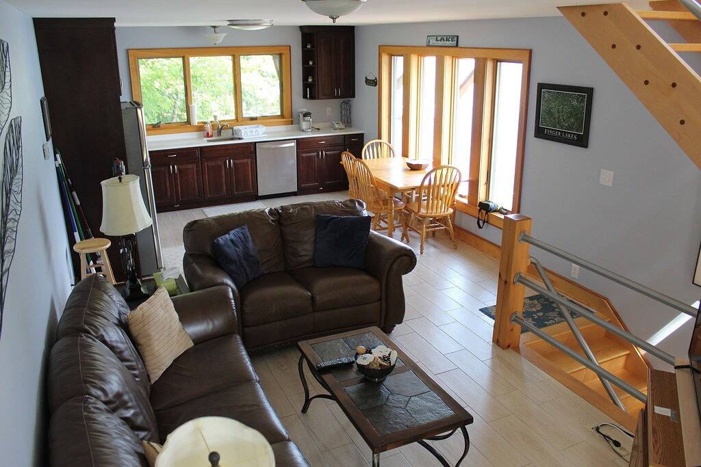 Zeitgenössische Lakefront Home in Keuka Lake