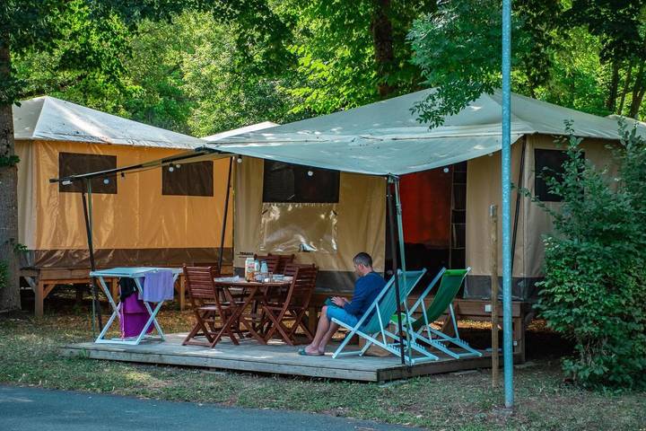 Parc de vacances pour 4 personnes, avec bassin pour enfant et jardin ainsi que piscine et terrasse, animaux acceptés à Marvejols - 2