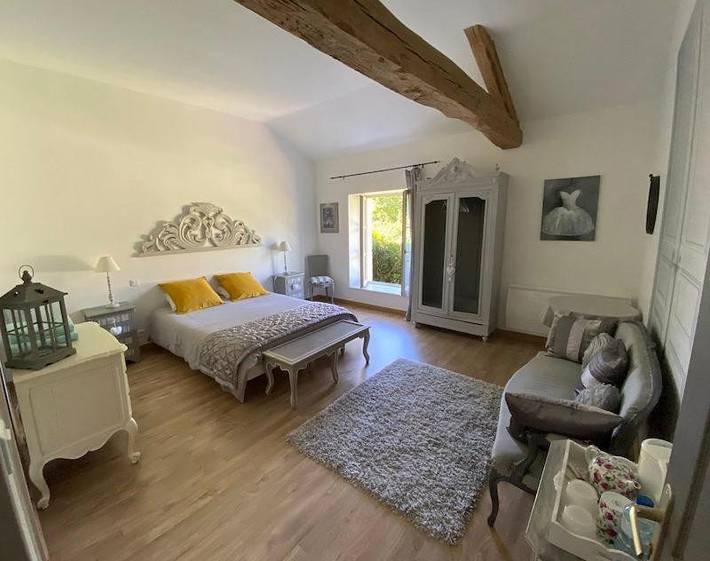 Chambre d’hôte pour 4 personnes, avec Terrasse ainsi que Jardin et Piscine à Amberre