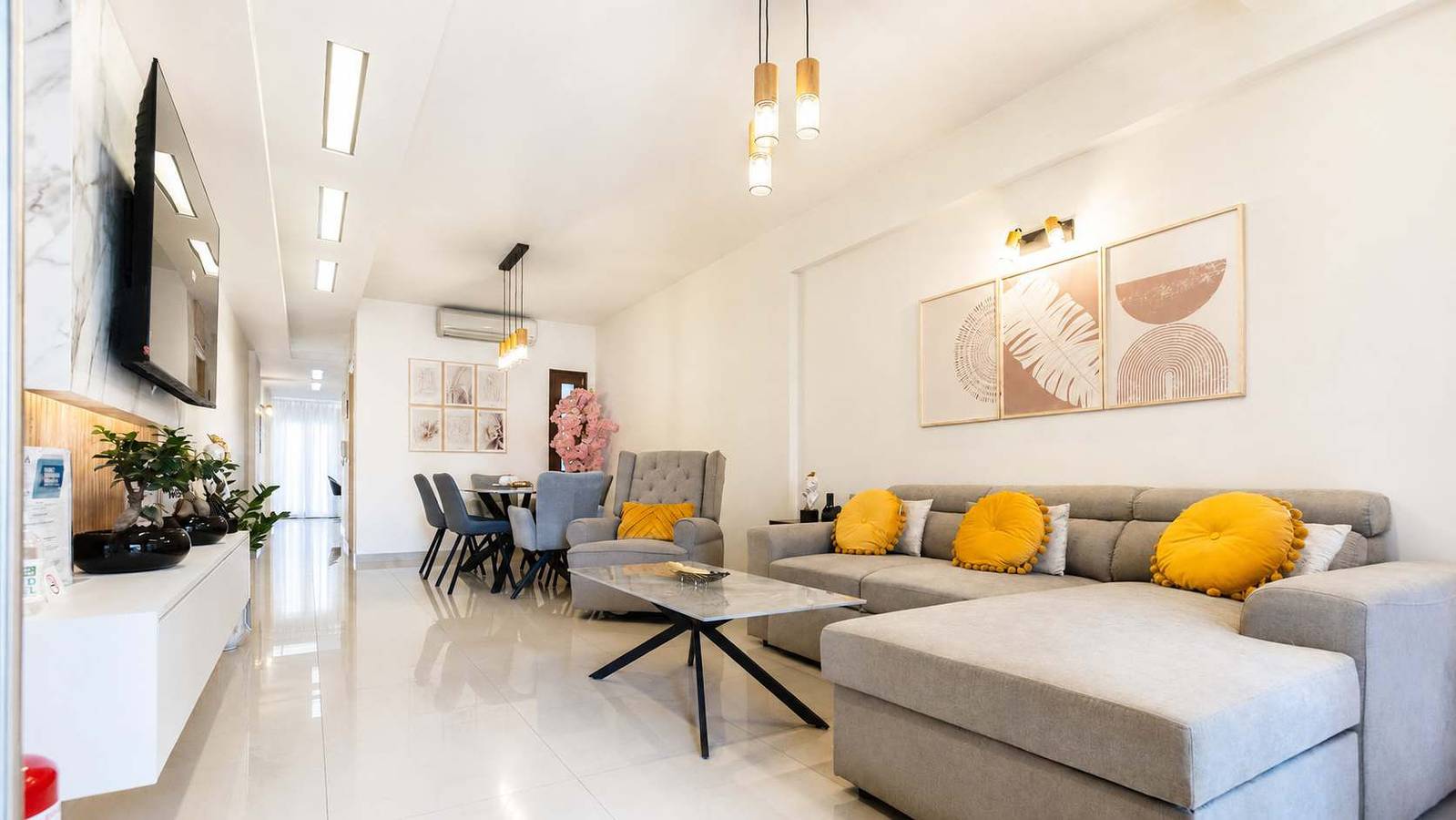 Fems | Luxury 3-Level Home w/ Private Jacuzzi in Nea Alikarnassos, Iraklio-Heraklion und Umgebung