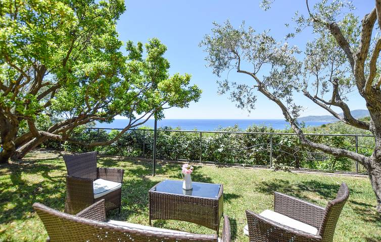 Appartamento intero, Appartamento vista mare con terrazza e parcheggio, a 2,5 km dalla spiaggia in Ascea, Cilento Coast