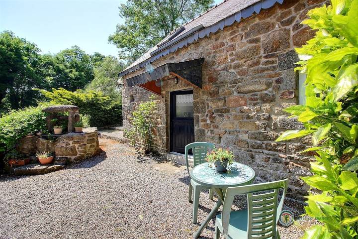 Gîte pour 2 personnes, avec Jardin à Bourbriac