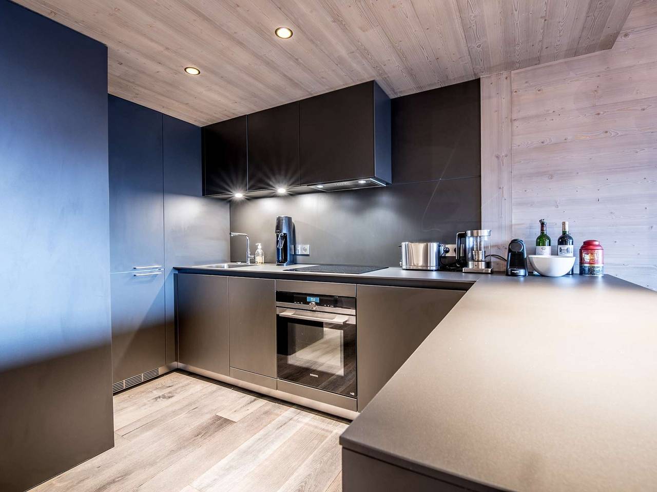Ganze Wohnung, 51 m² für 4 Personen - Kurze Wege zu Pisten - Zentrum Courchevel Village - Spa, Kamin, Netflix in Saint-Bon-Tarentaise, Vanoise-Massiv