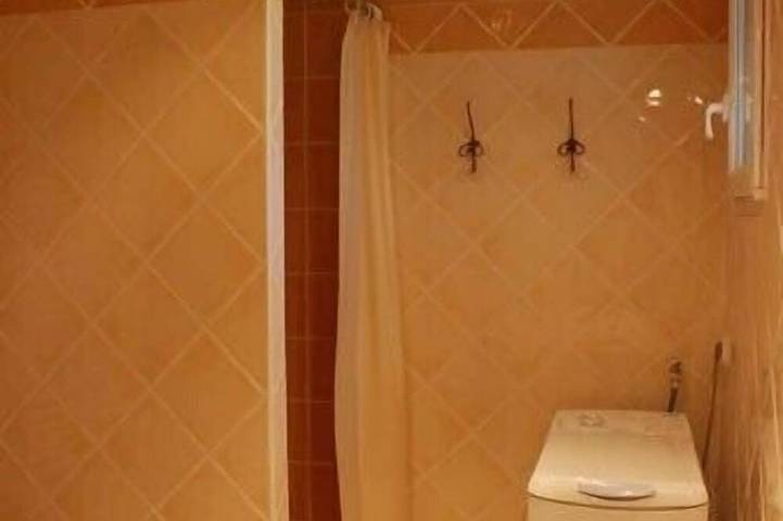 Gîte pour 3 personnes, avec piscine ainsi que jardin et terrasse à Les Mages - 4