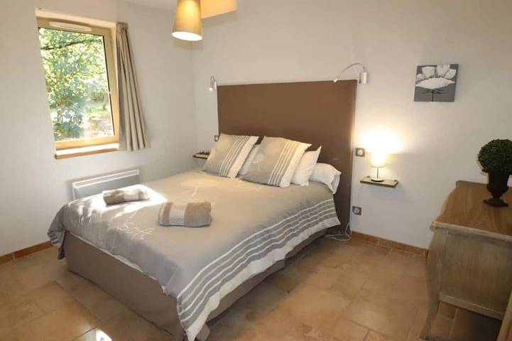 Location de vacances pour 8 personnes, avec jardin et terrasse, animaux acceptés à Cénac-et-Saint-Julien - 2