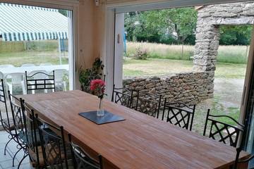 Location de vacances pour 14 personnes, avec jardin à Mouilleron-le-Captif