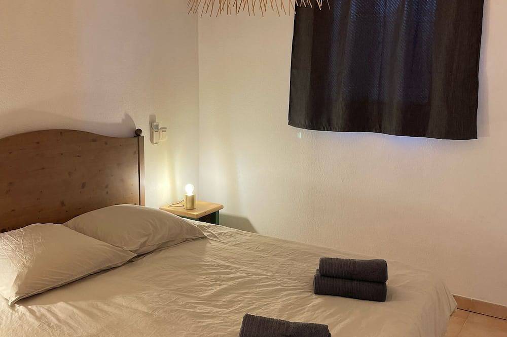 Appartamento intero, Charming residence with waterfront pool. in Losari, Belgodere