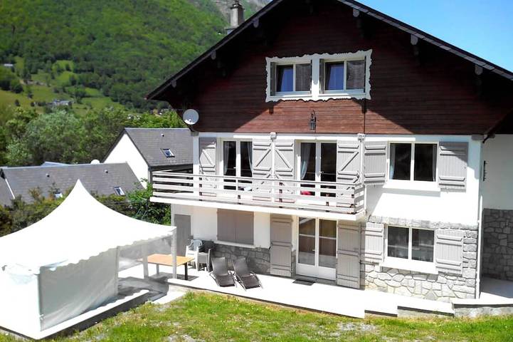 Chalet pour 16 personnes, avec Balcon et Jacuzzi ainsi que Jardin et Sauna à Cauterets